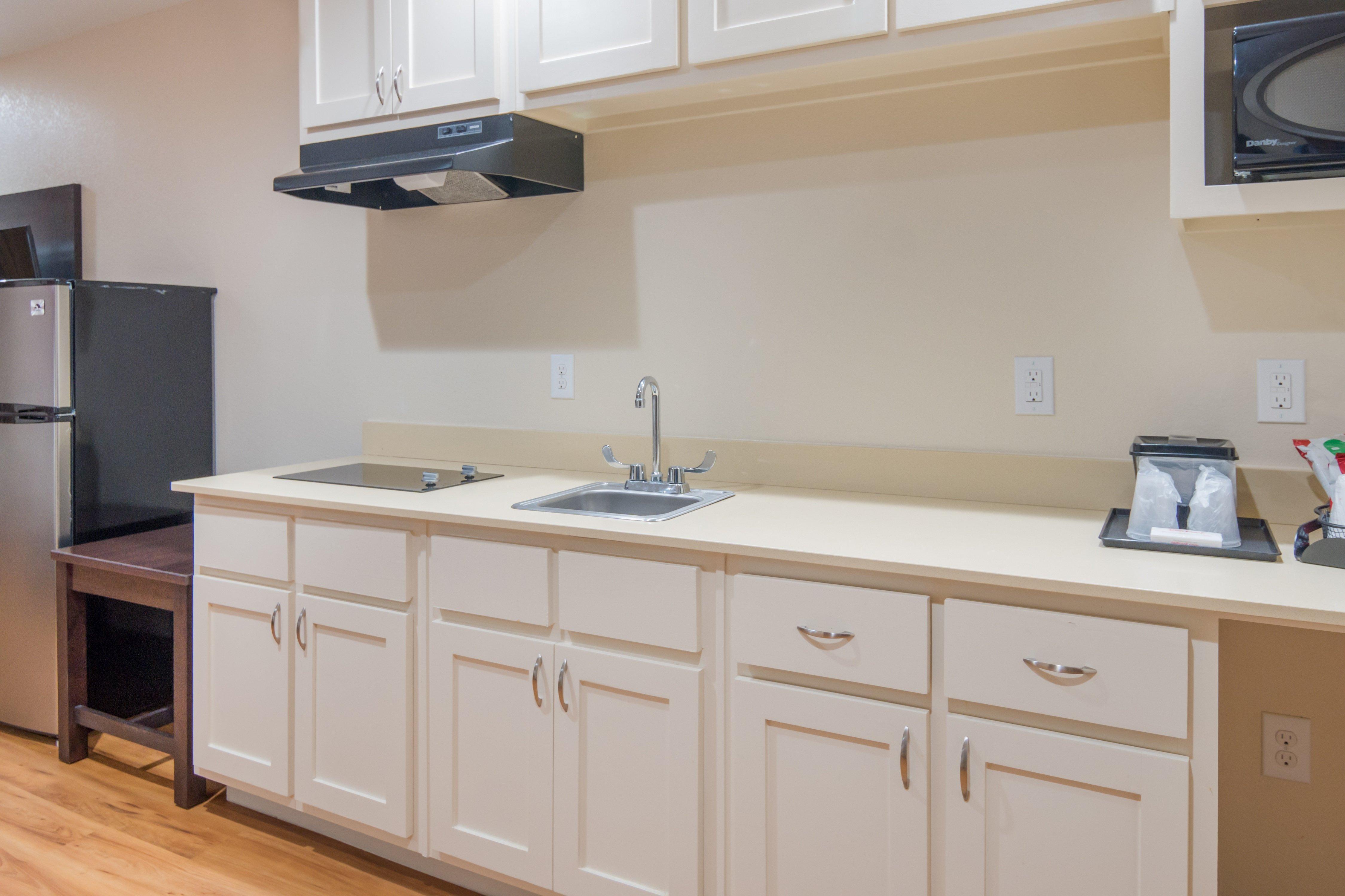 Red Roof Inn Plus+ Fort Worth - Burleson Bagian luar foto